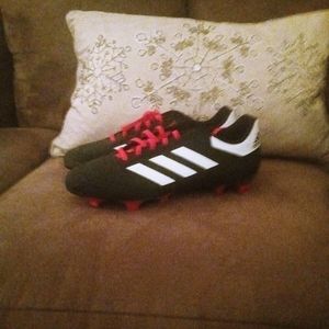 Soccer shoes